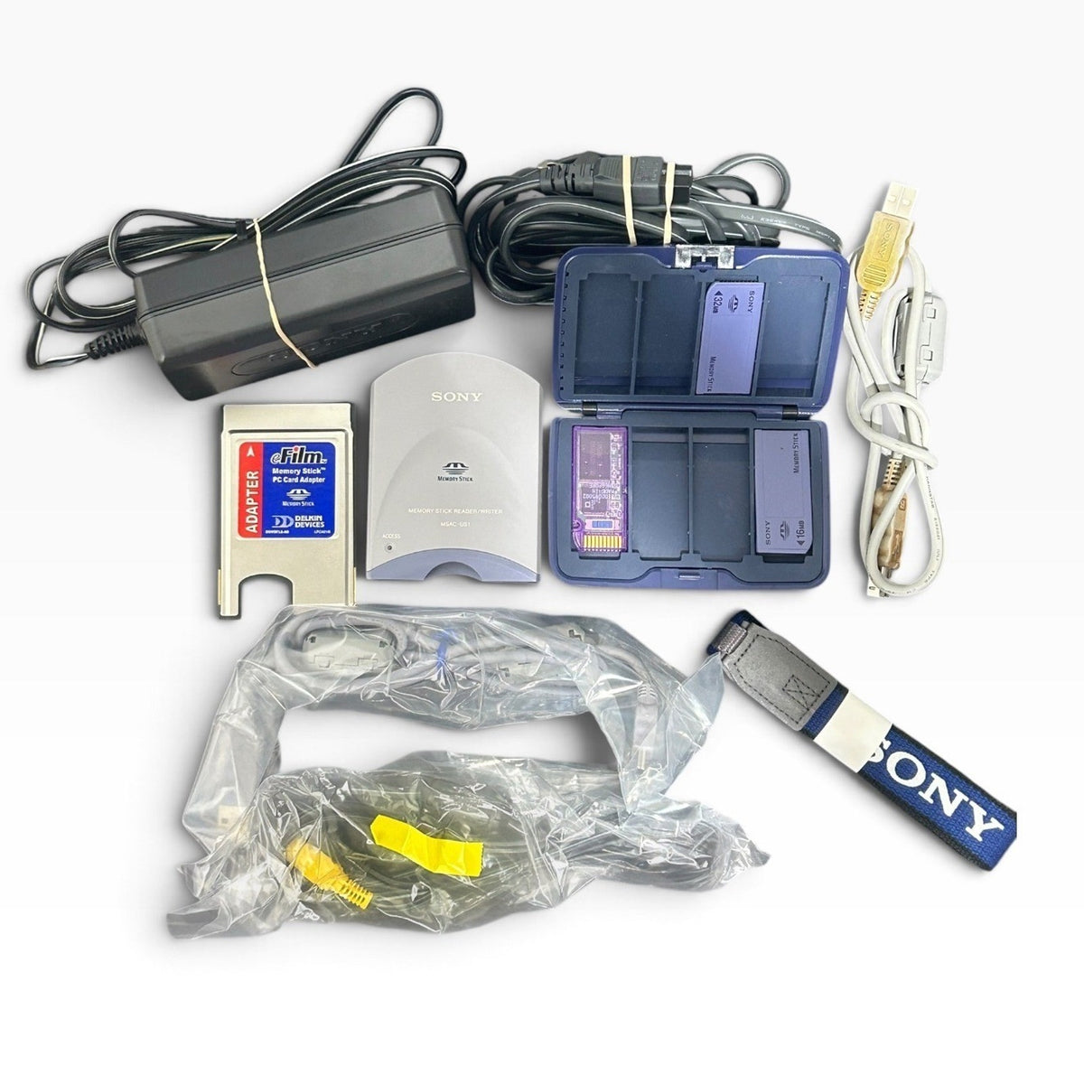 Sony Cyber-shot DSC-S85 4.1MP Digital Camera Black Carl Zeiss Bundle with Box