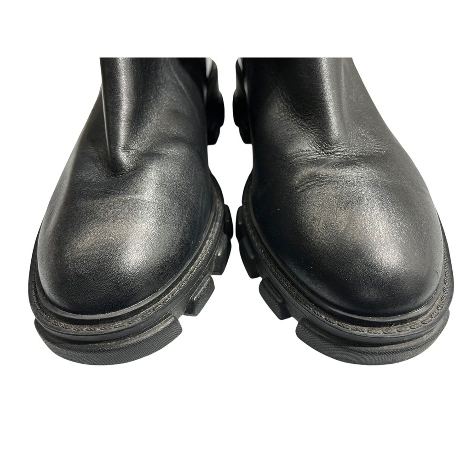 Michael Kors Ridley Lug Sole Chelsea Bootie - black leather Size 7M