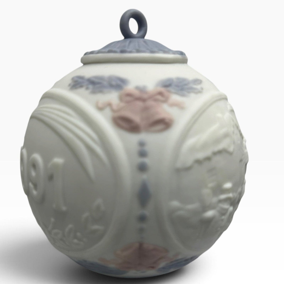 Lladro 1991 Christmas Ball Ornament Matte Porcelain Nativity Carolers with Box