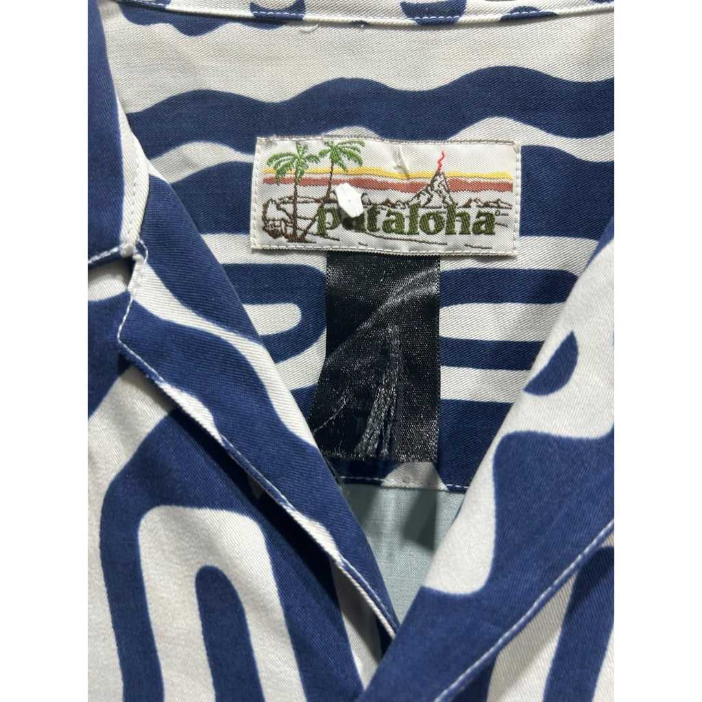 Patagonia Pataloha Mens Seas Medium Blue White Floral Graphic Hawaiian Shirt