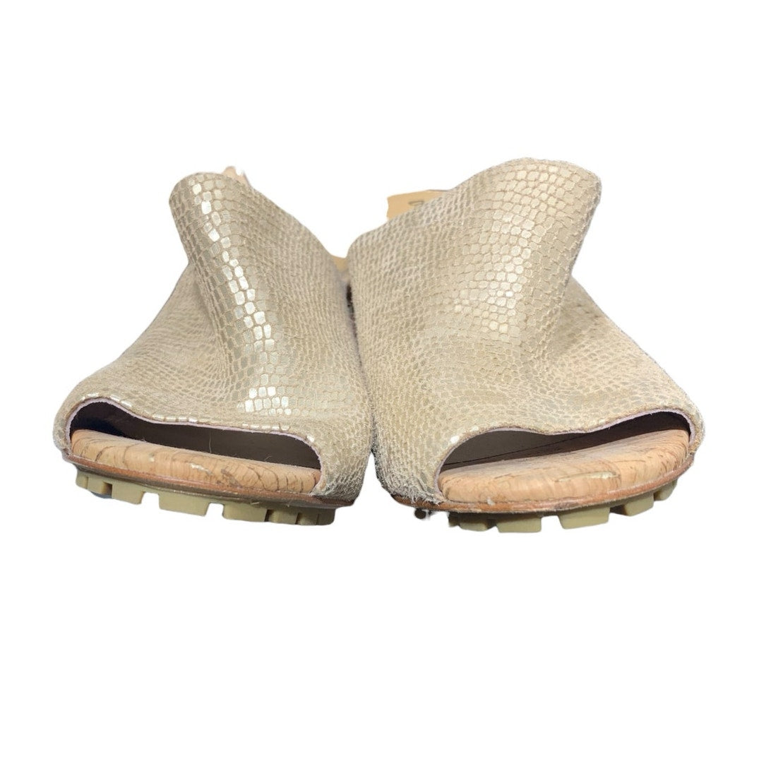 Donald Pliner Sukari-PM Slide Sandal Pebble Metalic Platino HEEL