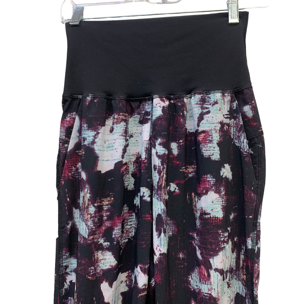 Lululemon Tranquil Crop Kara Blossom Multi / Black SZ 4