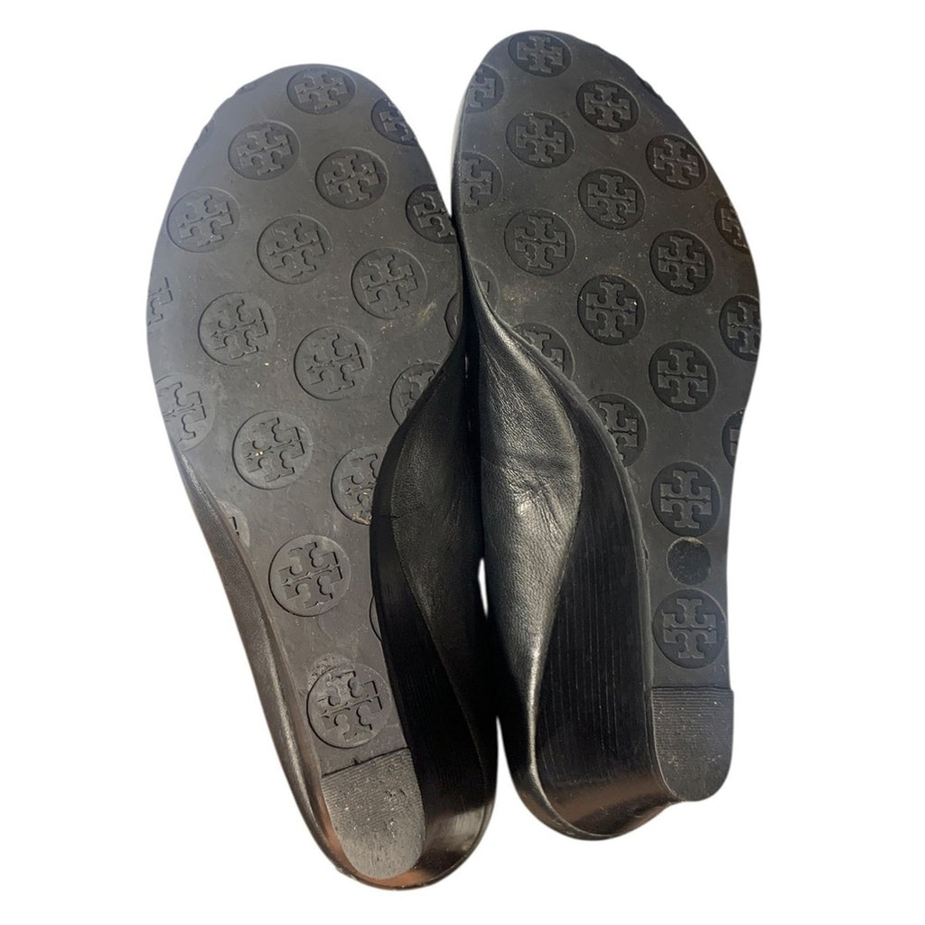 Tory Burch Black Leather Wedge Pumps Gold Logo Round Toe Women's Size 8M