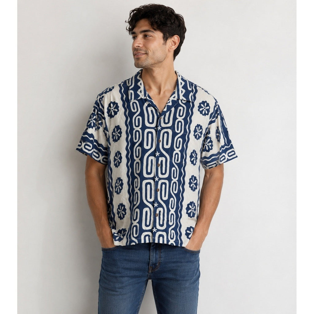 Patagonia Pataloha Mens Seas Medium Blue White Floral Graphic Hawaiian Shirt
