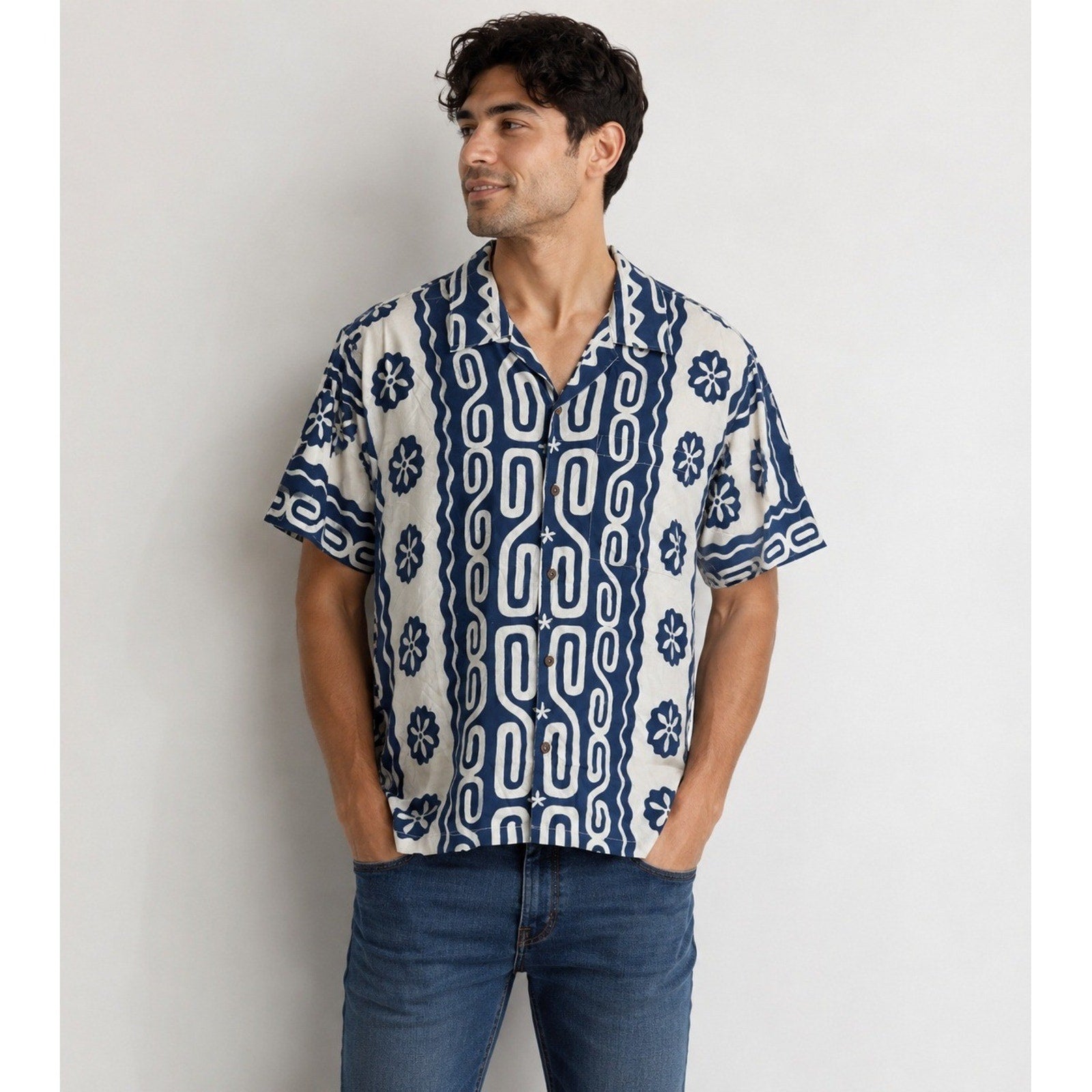 Patagonia Pataloha Mens Seas Medium Blue White Floral Graphic Hawaiian Shirt