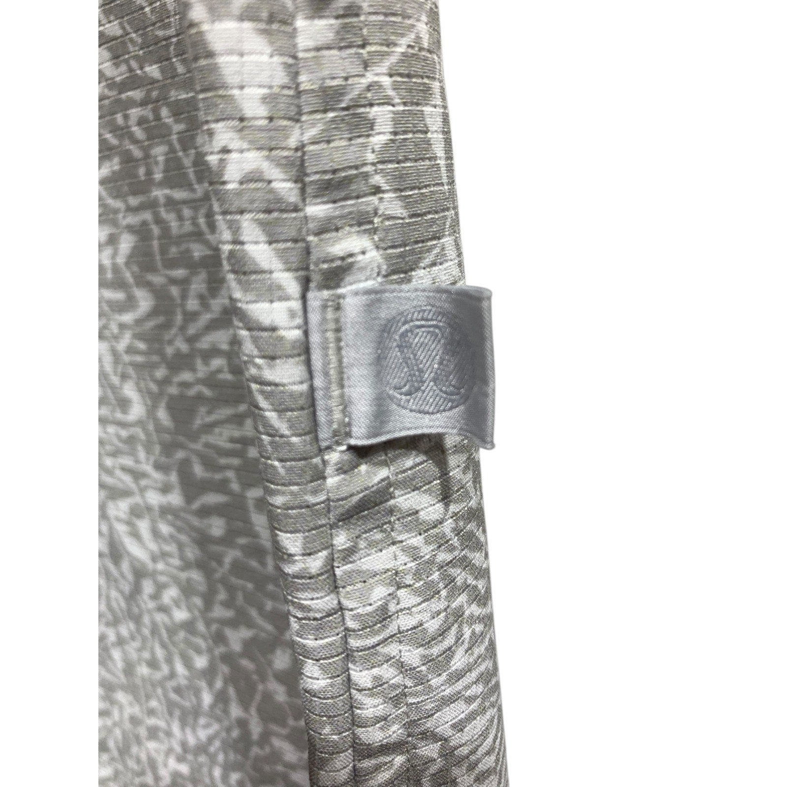 Lululemon Airing Easy Short Sleeve Button Down Shirt Grey Abstract Geo Mens M
