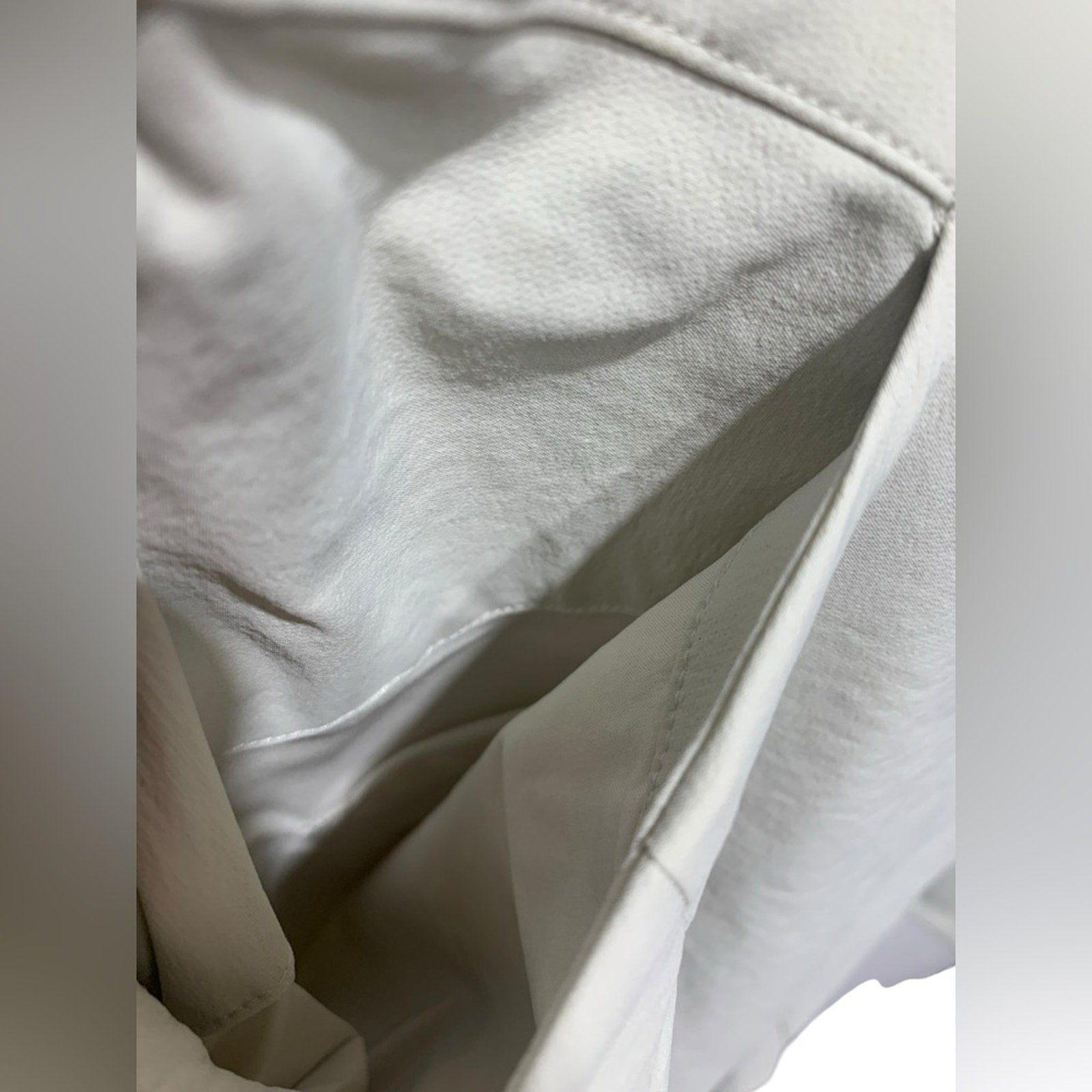 Lululemon Men’s Classic-Fit Hiking Cargo Short 9" Color Bone White Size 32 NWT