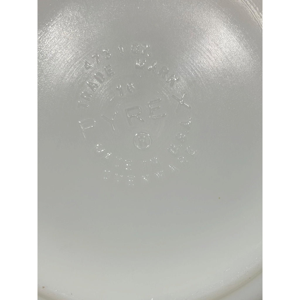 Vintage Pyrex 473 Town and Country 1 Qt Casserole Bowl Brown Snowflake White