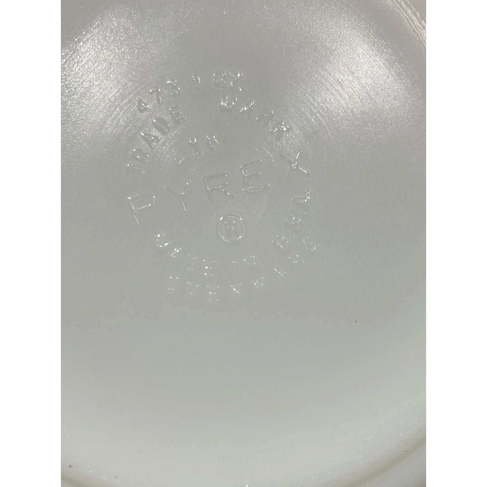Vintage Pyrex 473 Town and Country 1 Qt Casserole Bowl Brown Snowflake White