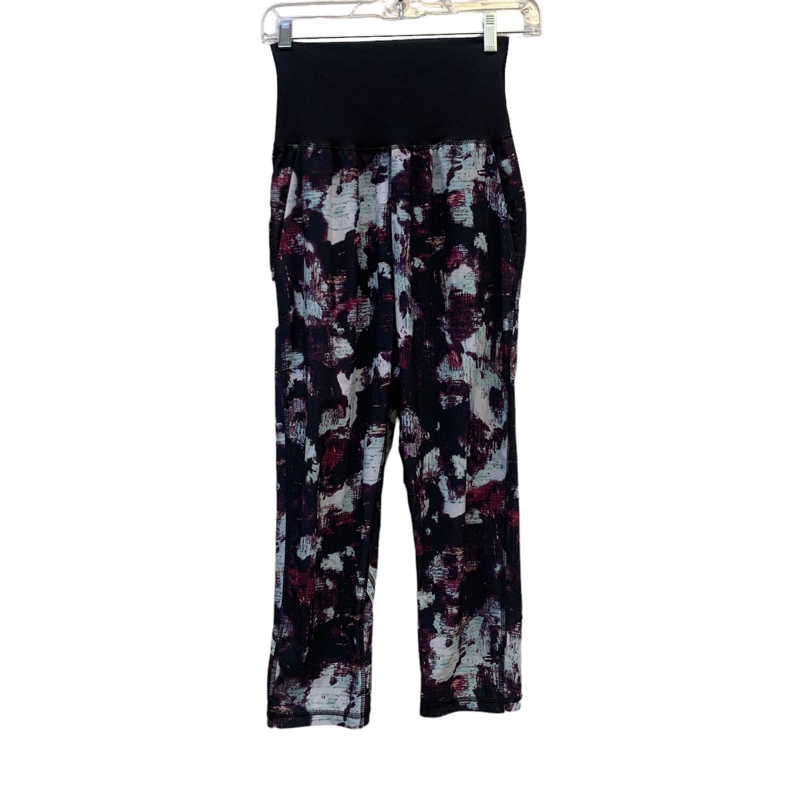 Lululemon Tranquil Crop Kara Blossom Multi / Black SZ 4
