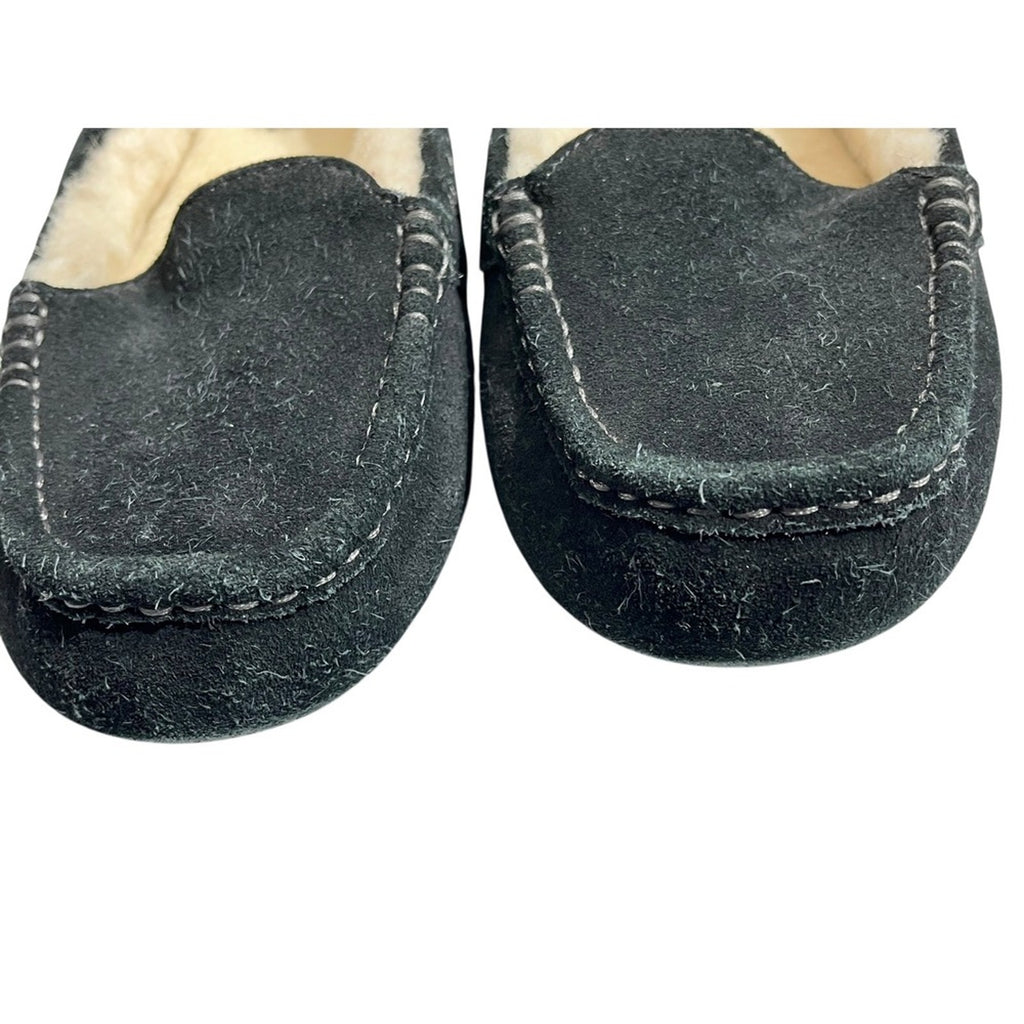 UGG Australia Women's Black Suede Sheepskin Lined Moccasin Slippers Size 8