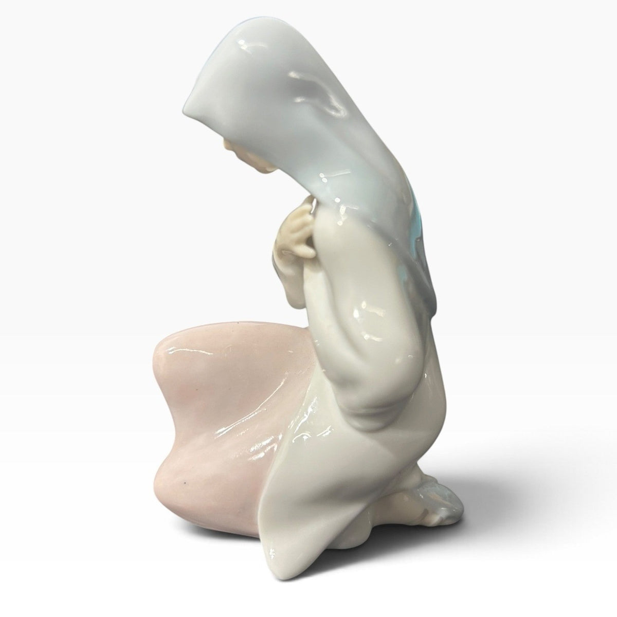 Avon Collectibles O'Brien 1992 Mother Mary Figurine Porcelain Pastel Glaze Rare