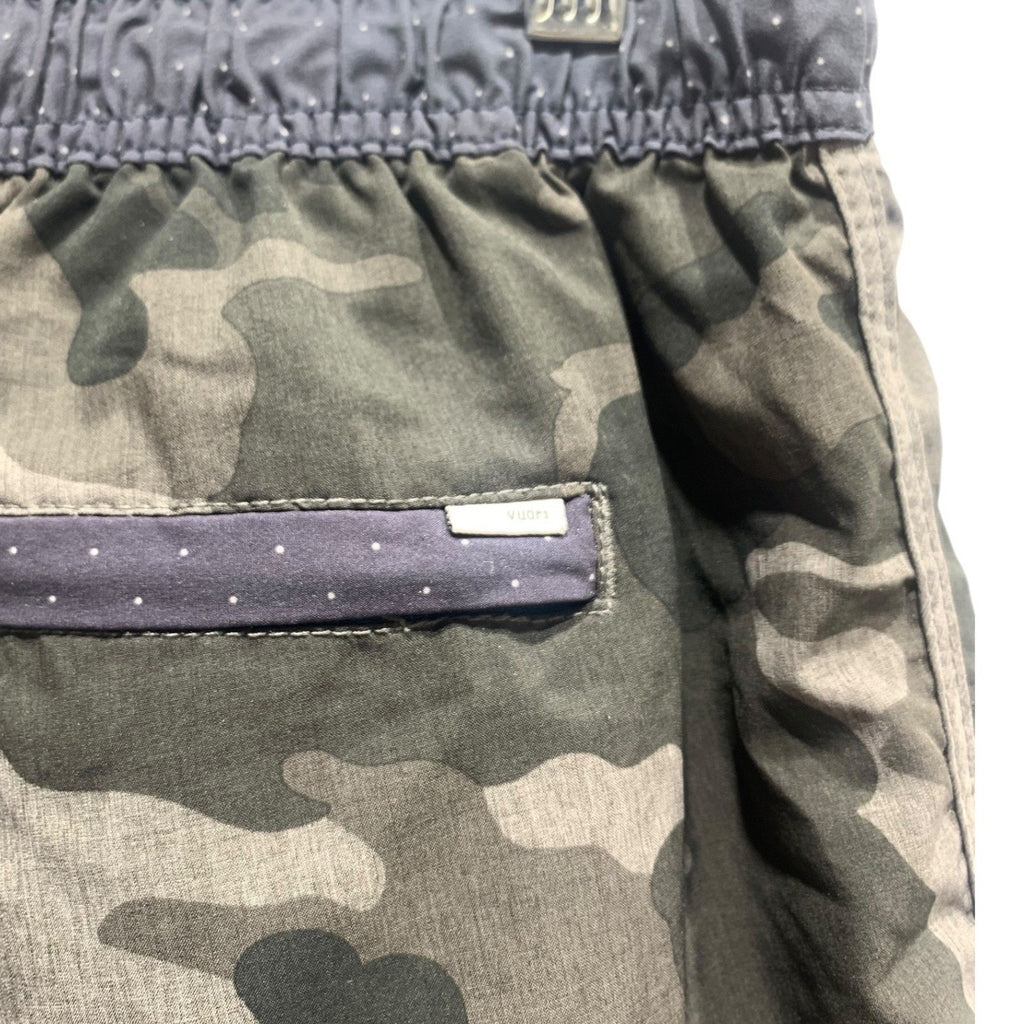 Vuori Banks Shorts Mens Grey Charcoal Camo Hybrid Boardshorts Size Medium 7.5in