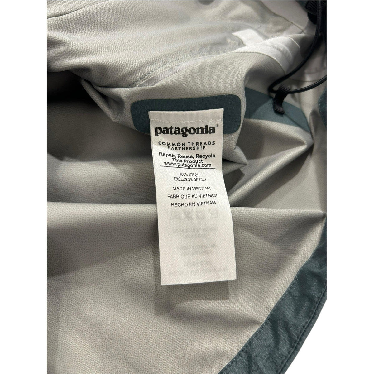 Patagonia Torrentshell 3L Rain Jacket Nouveau Green Mens XS Waterproof Shell