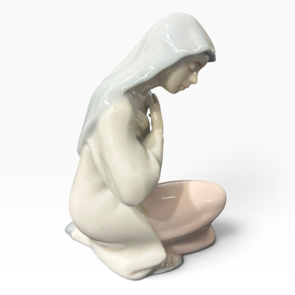 Avon Collectibles O'Brien 1992 Mother Mary Figurine Porcelain Pastel Glaze Rare