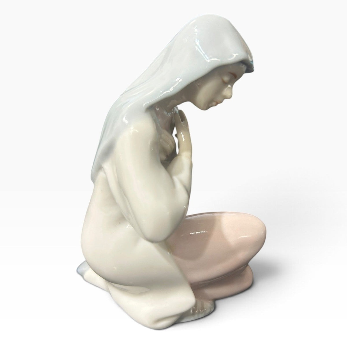 Avon Collectibles O'Brien 1992 Mother Mary Figurine Porcelain Pastel Glaze Rare