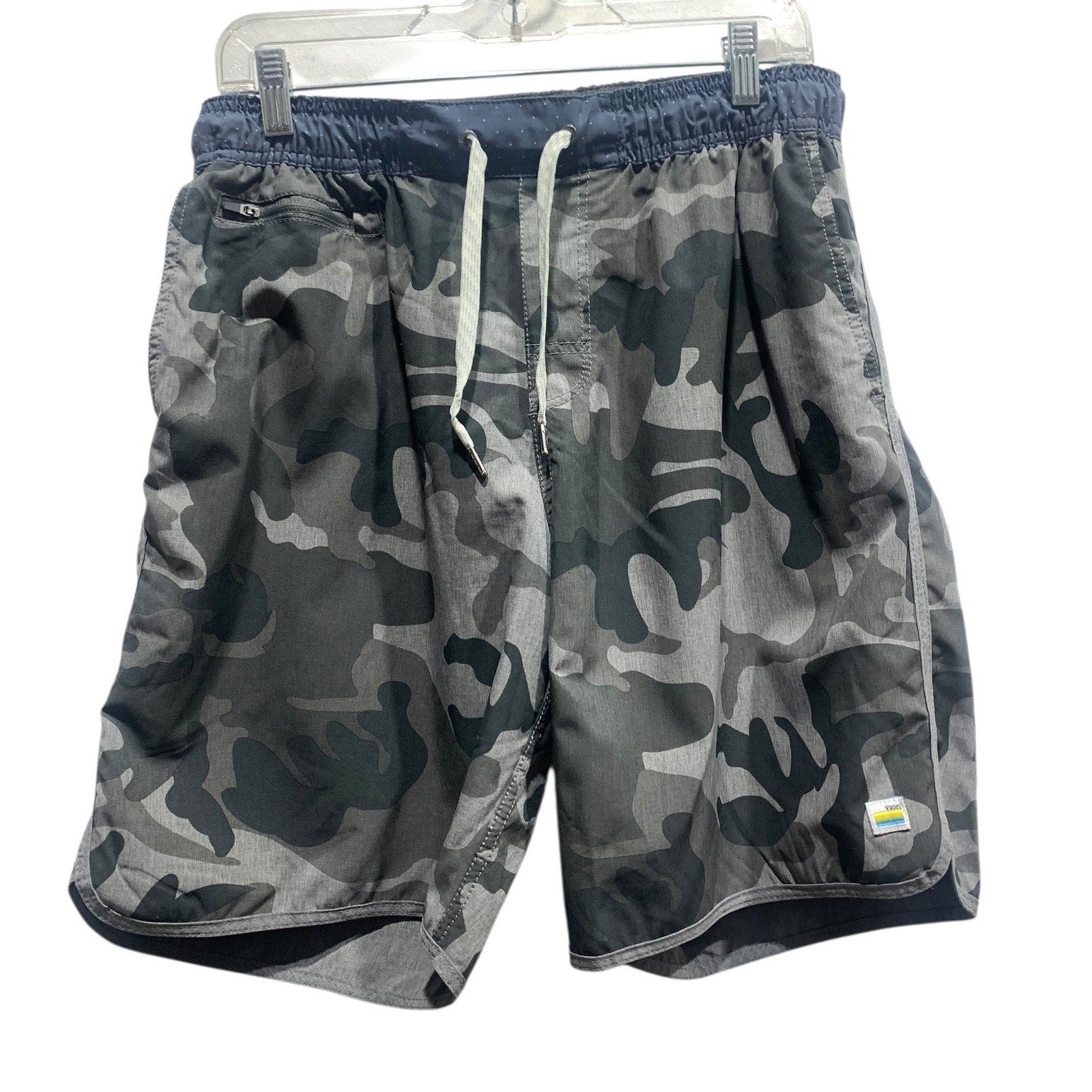 Vuori Banks Shorts Mens Grey Charcoal Camo Hybrid Boardshorts Size Medium 7.5in