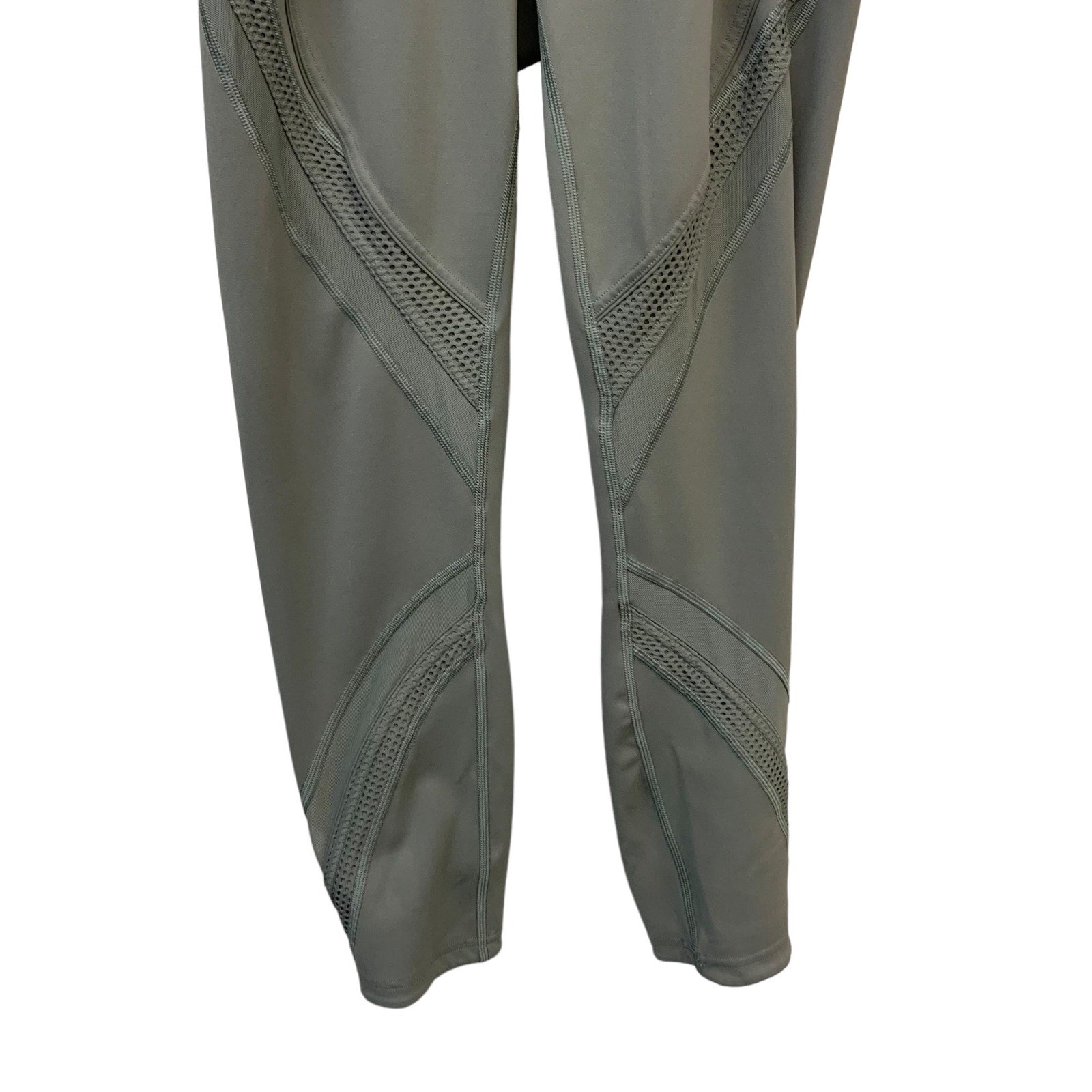 Lululemon Bootcamp Ready Tight 25" Green Sage SZ 10