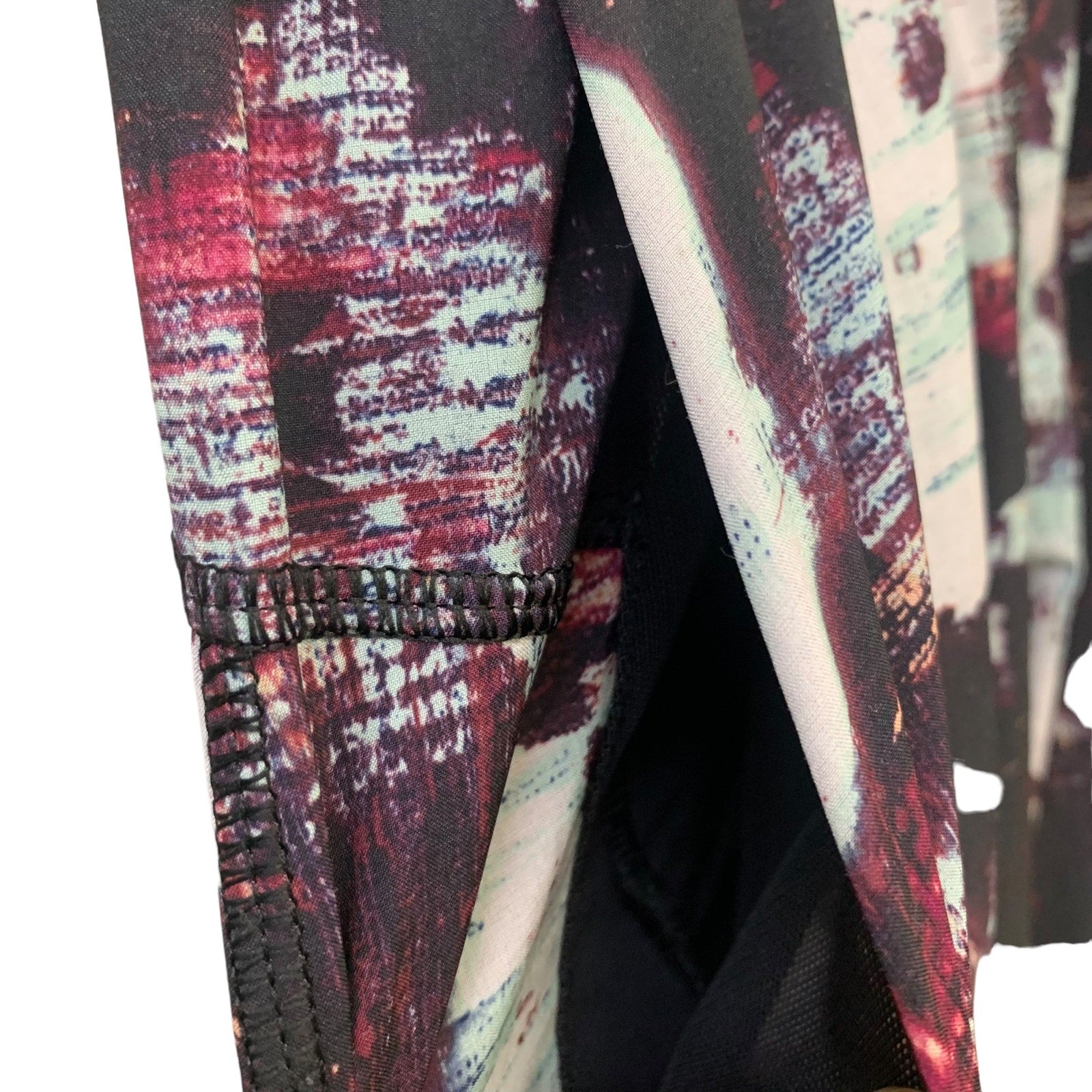 Lululemon Tranquil Crop Kara Blossom Multi / Black SZ 4