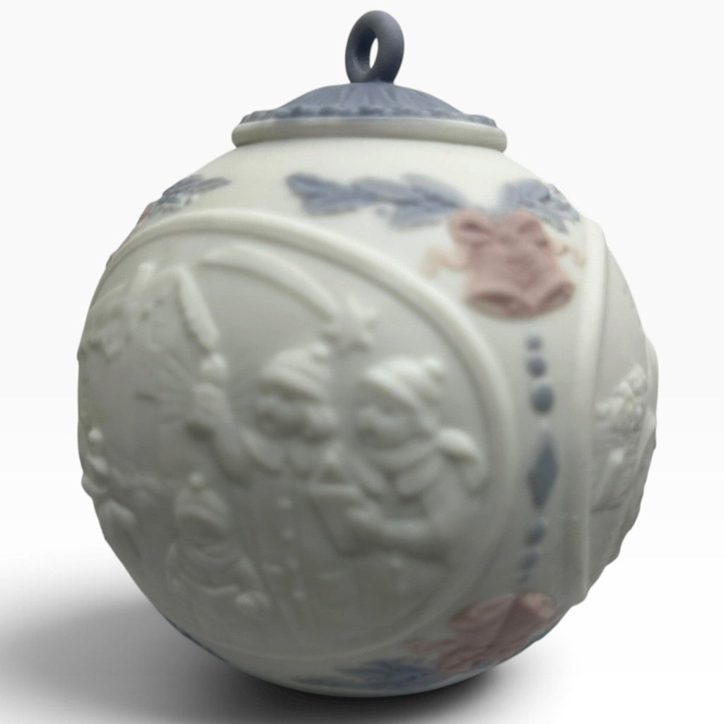 Lladro 1991 Christmas Ball Ornament Matte Porcelain Nativity Carolers with Box