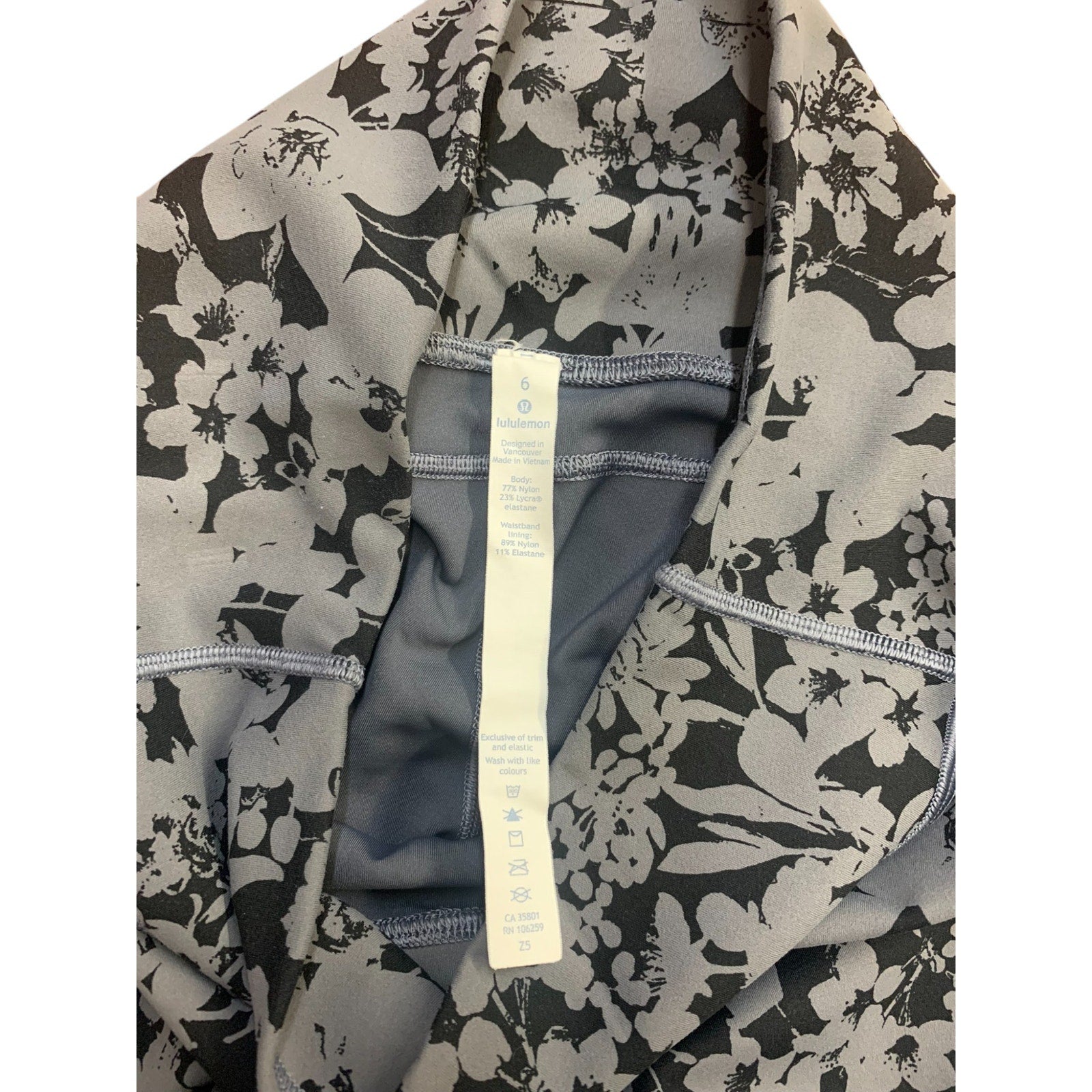 Lululemon In Movement Crop *Everlux 19" Efflorescent Nebula Black SZ 6