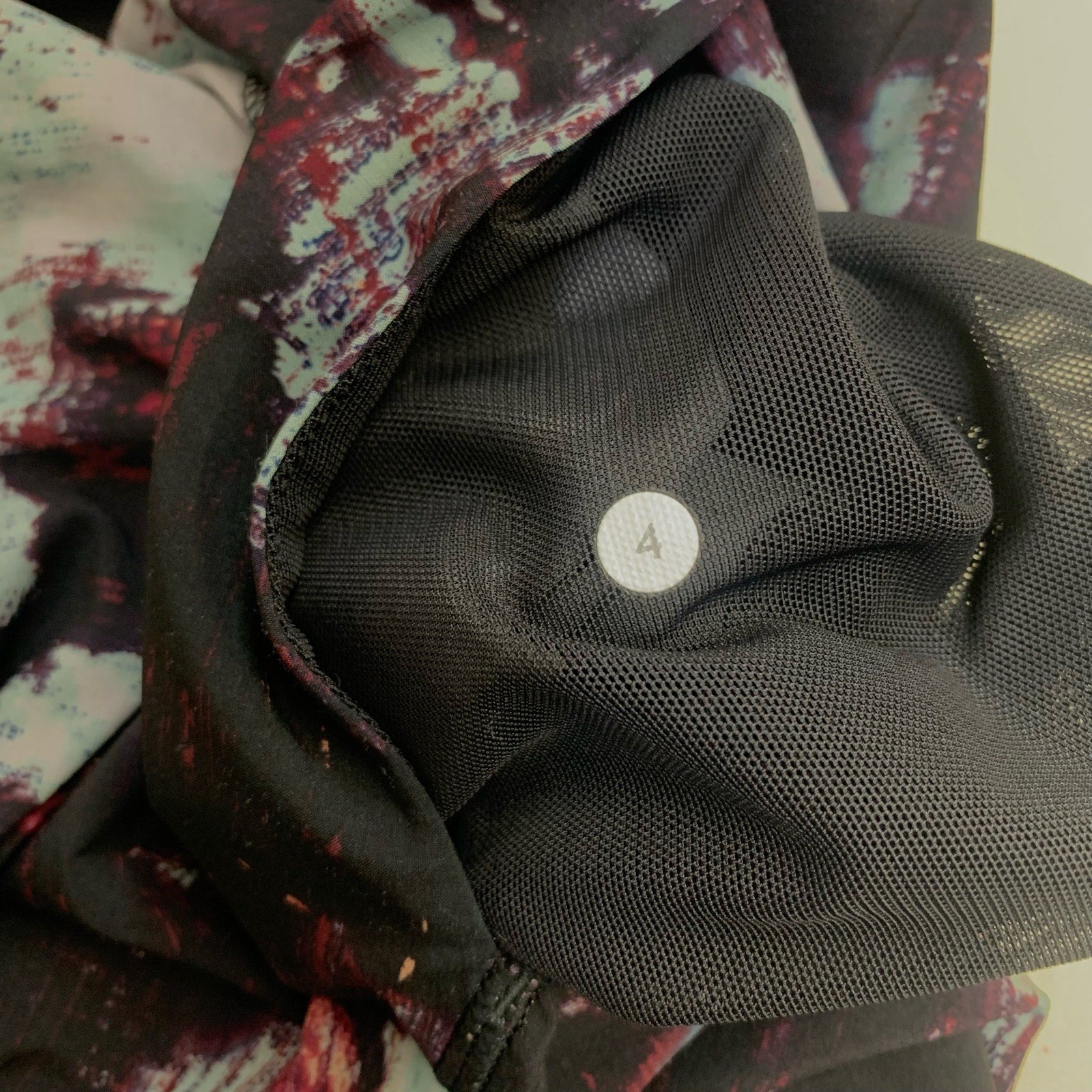 Lululemon Tranquil Crop Kara Blossom Multi / Black SZ 4