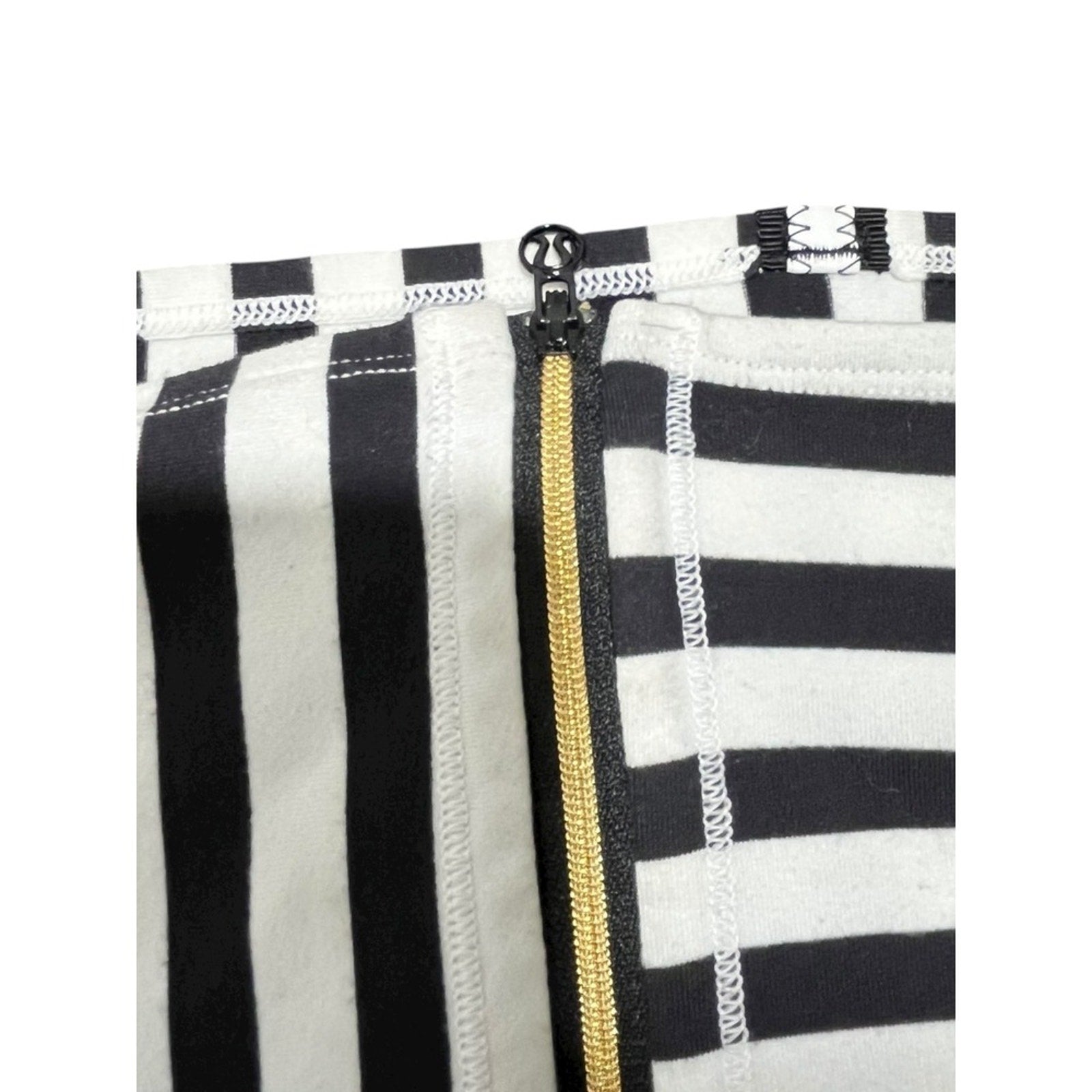 Lululemon Vinyasa Scarf *Zips Apex Stripe Black White