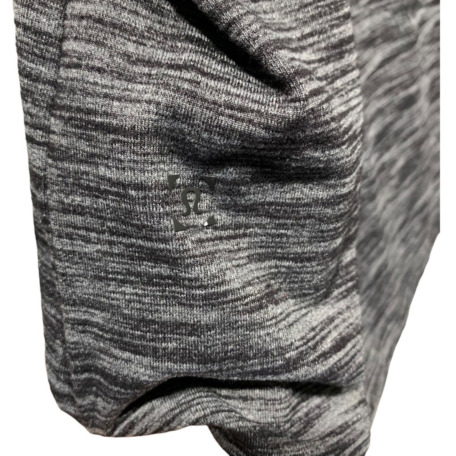 Lululemon Men's Long Sleeve Casual Athletic Pullover Top Size L Heathered Gray