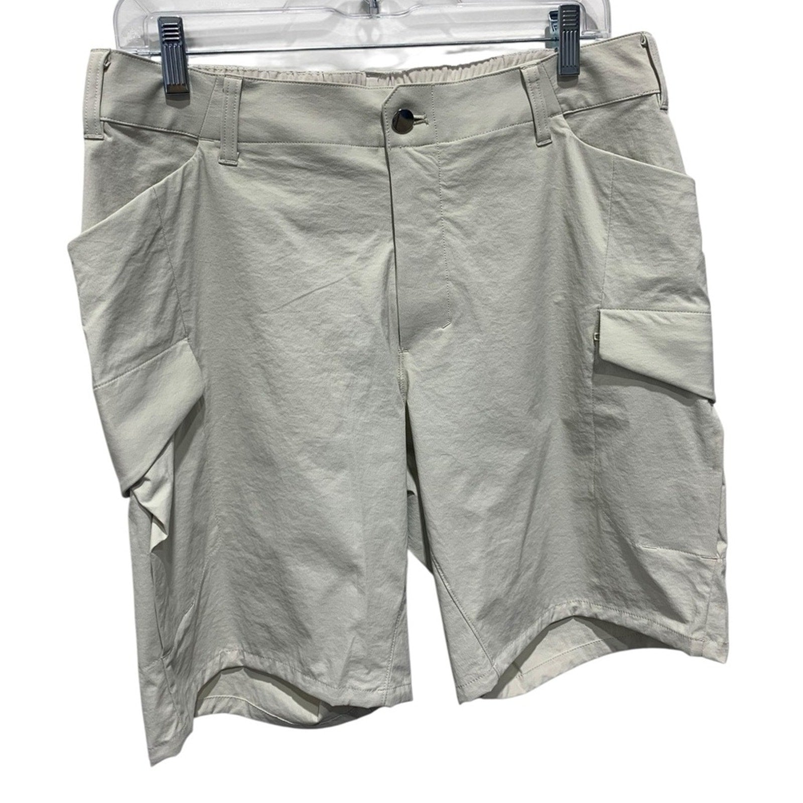 Lululemon Men’s Classic-Fit Hiking Cargo Short 9" Color Bone White Size 32 NWT