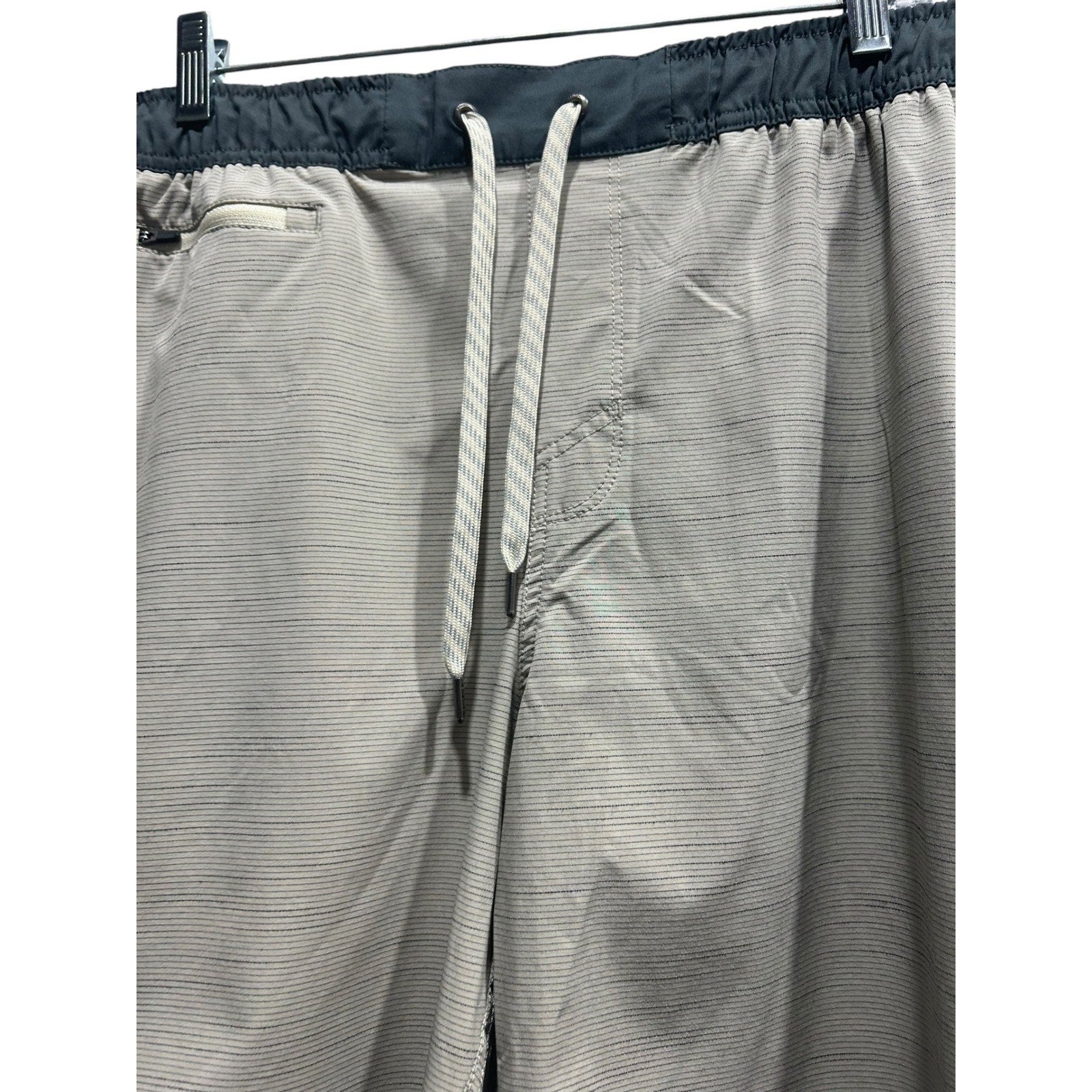 Vuori Banks Shorts Mens Grey Micro Stripe Athletic Board Shorts V330 active L