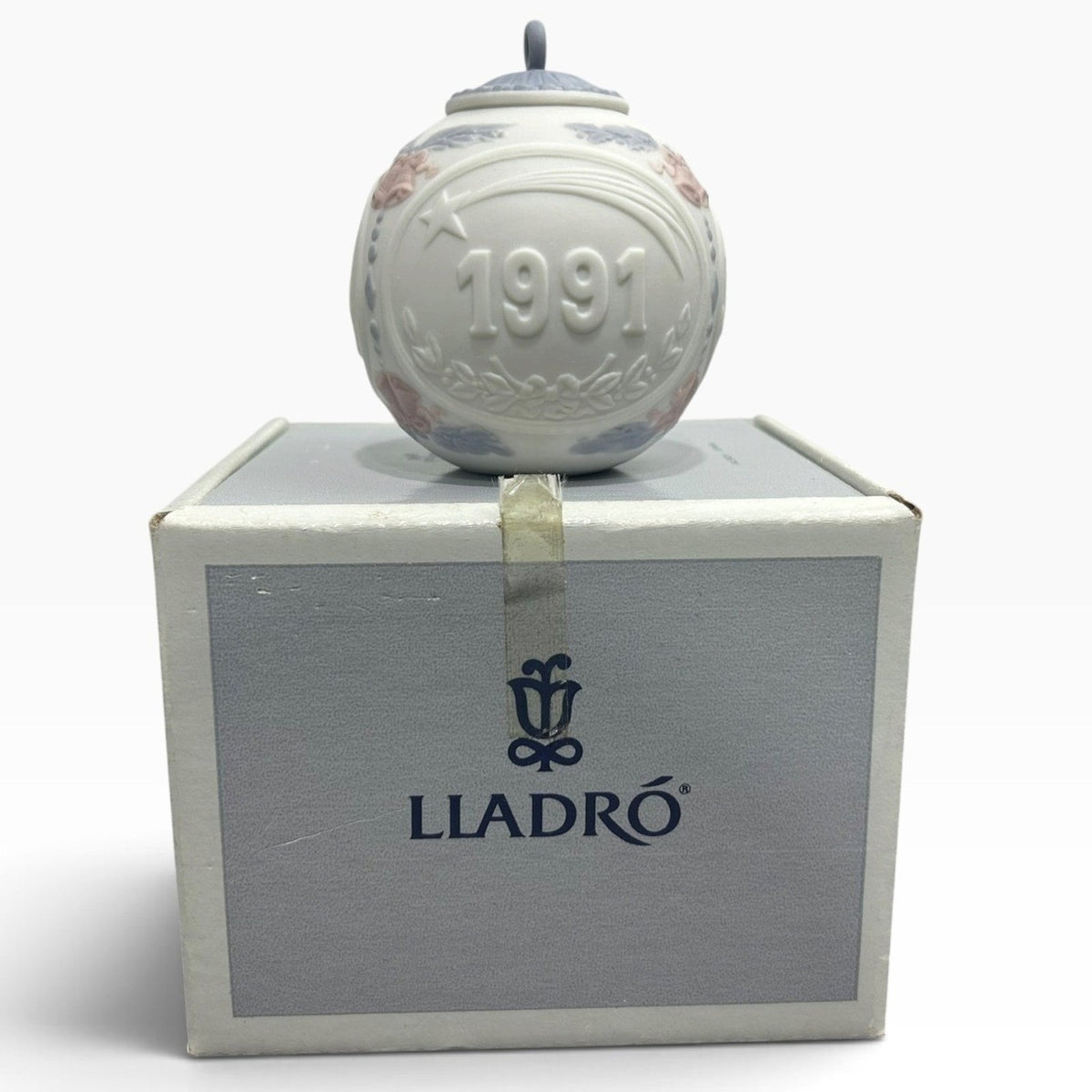 Lladro 1991 Christmas Ball Ornament Matte Porcelain Nativity Carolers with Box