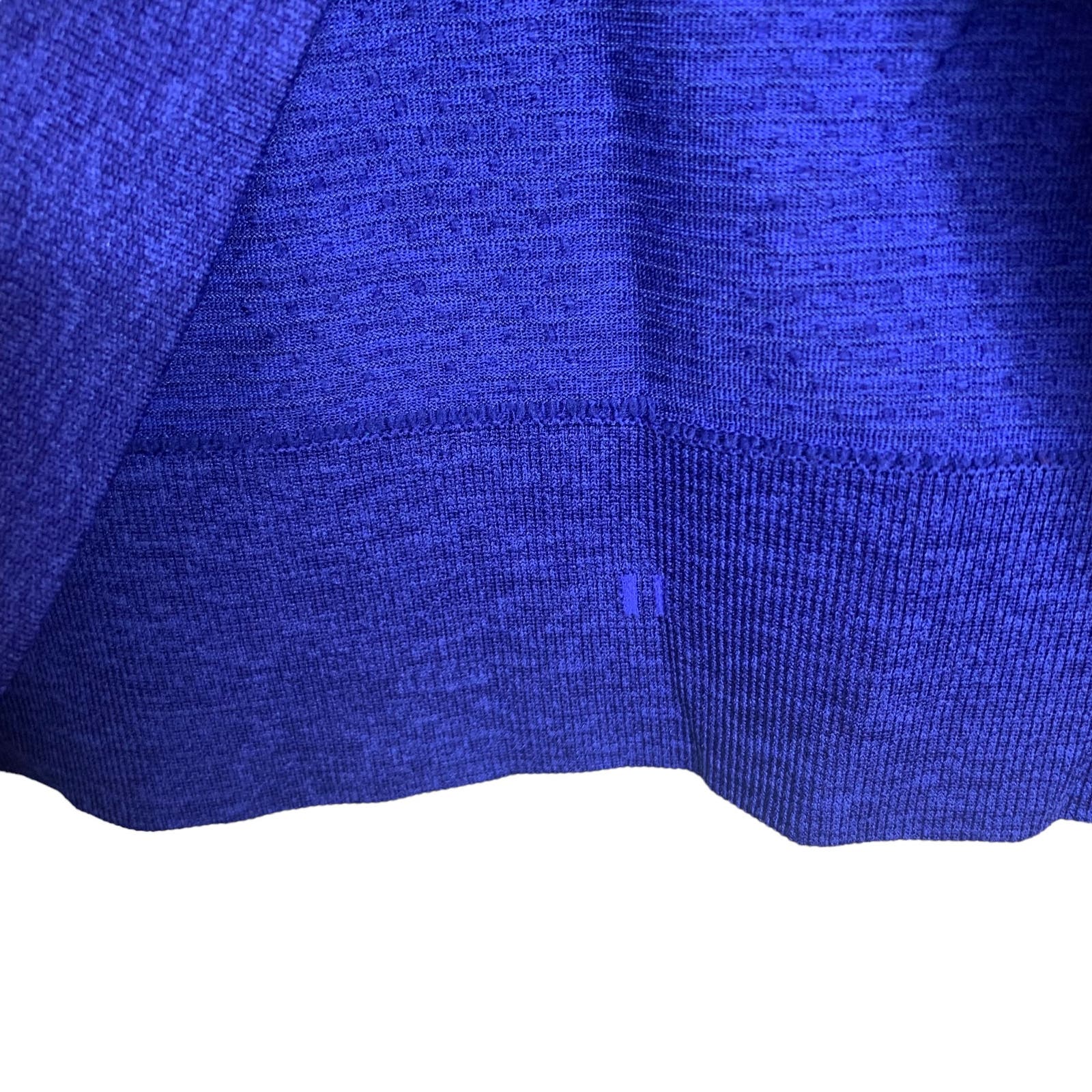 Lululemon Swiftly Breathe Long sleeve Women Blue SZ 4