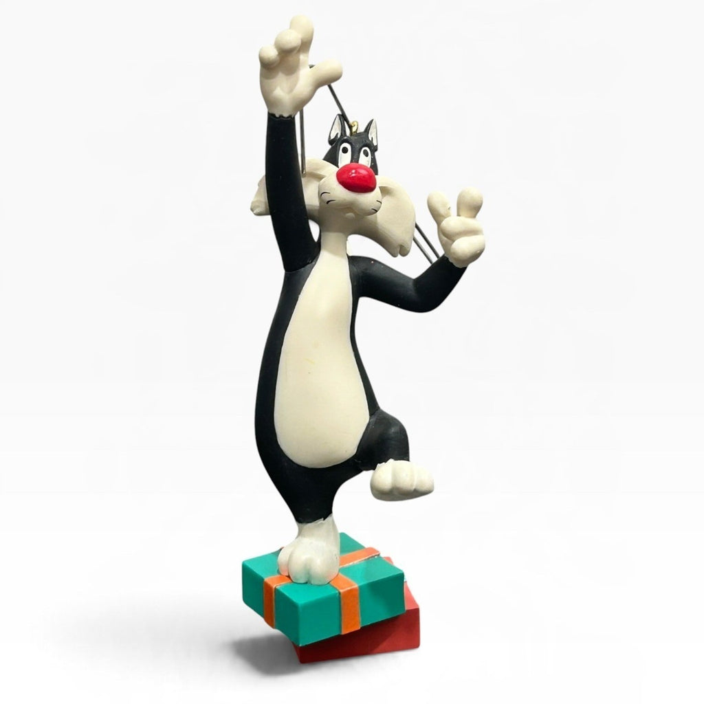 Hallmark 1995 Looney Tunes Sylvester and Tweety Hang-Togethers Ornament Set