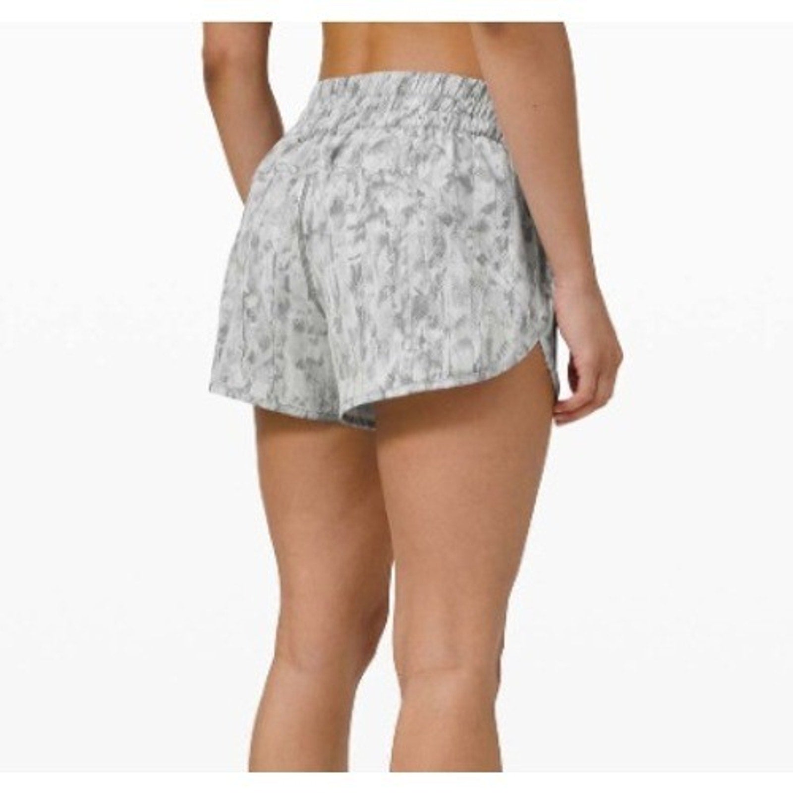 Lululemon Tracker Short V *4" City Breeze Alpine White Multi size 8