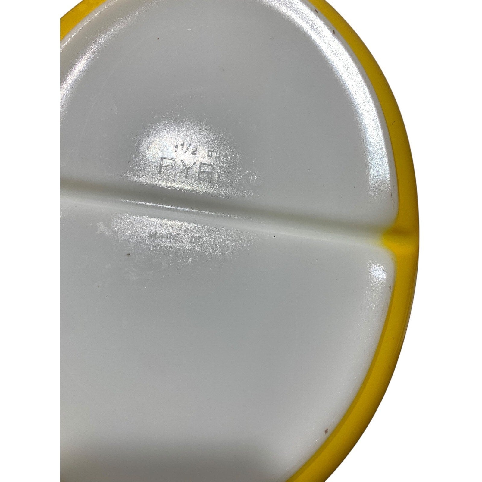 Vintage Pyrex Daisy Sunflower Divided Casserole Dish 1.5 Qt Yellow with Lid 063