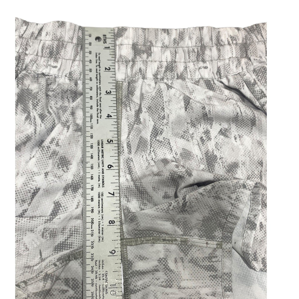Lululemon Tracker Short V *4" City Breeze Alpine White Multi size 8