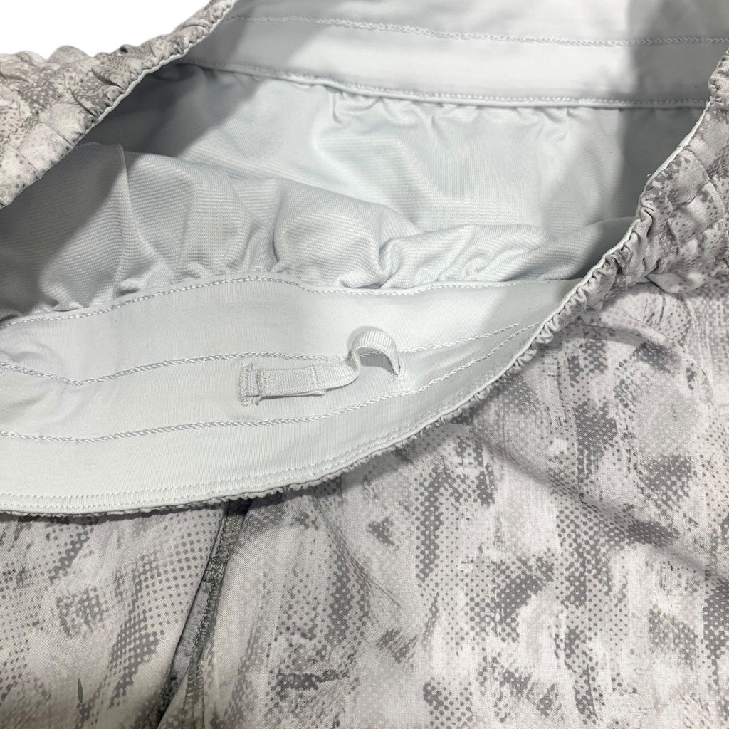 Lululemon Tracker Short V *4" City Breeze Alpine White Multi size 8