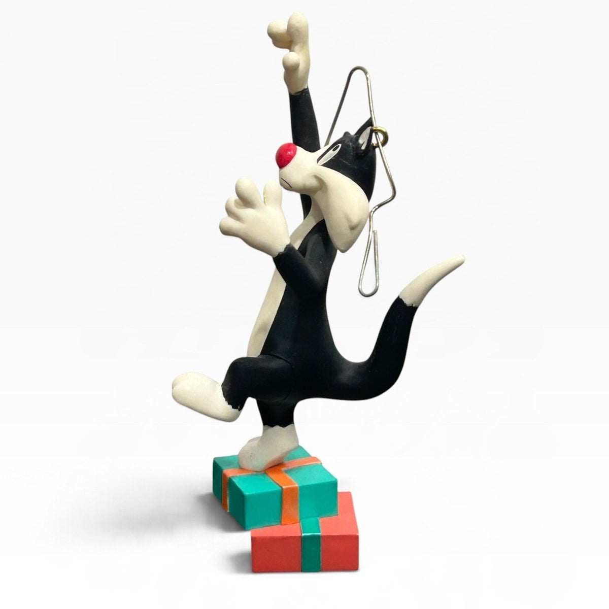 Hallmark 1995 Looney Tunes Sylvester and Tweety Hang-Togethers Ornament Set