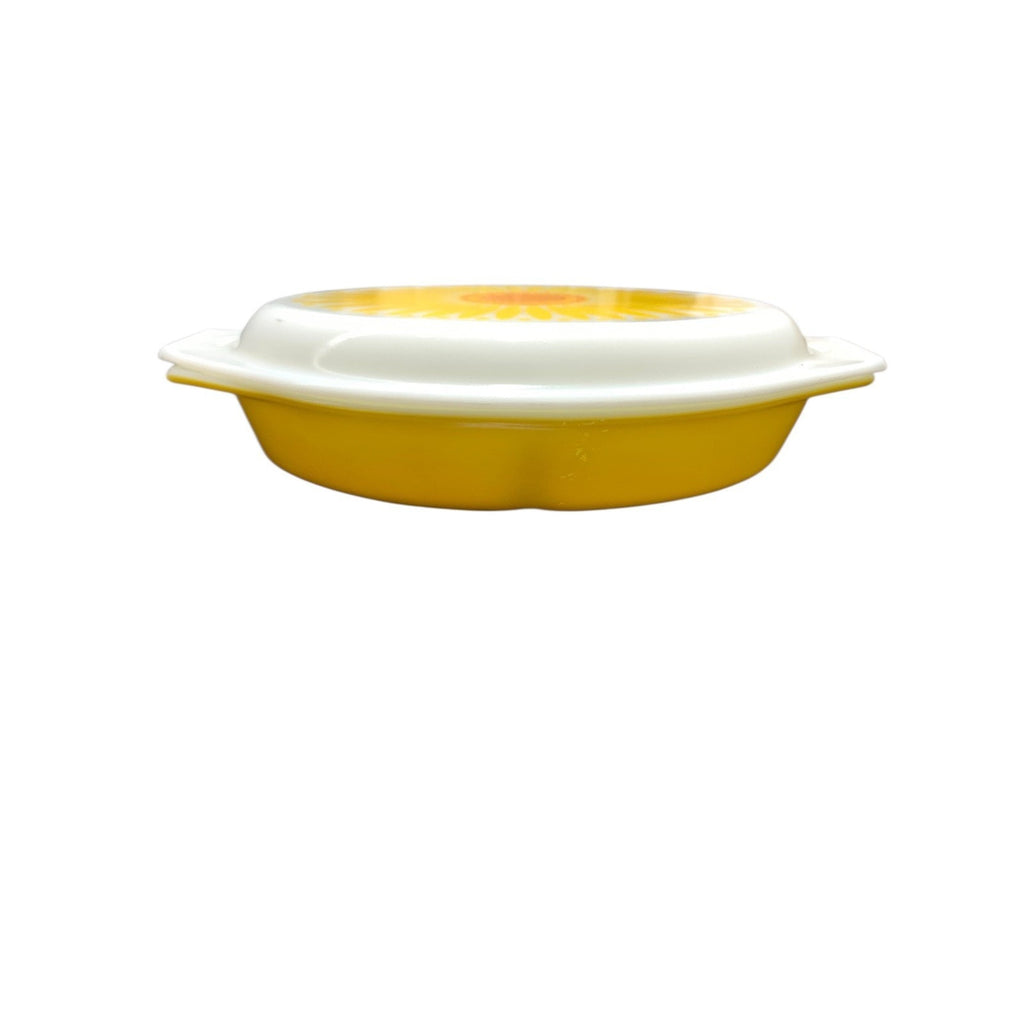 Vintage Pyrex Daisy Sunflower Divided Casserole Dish 1.5 Qt Yellow with Lid 063