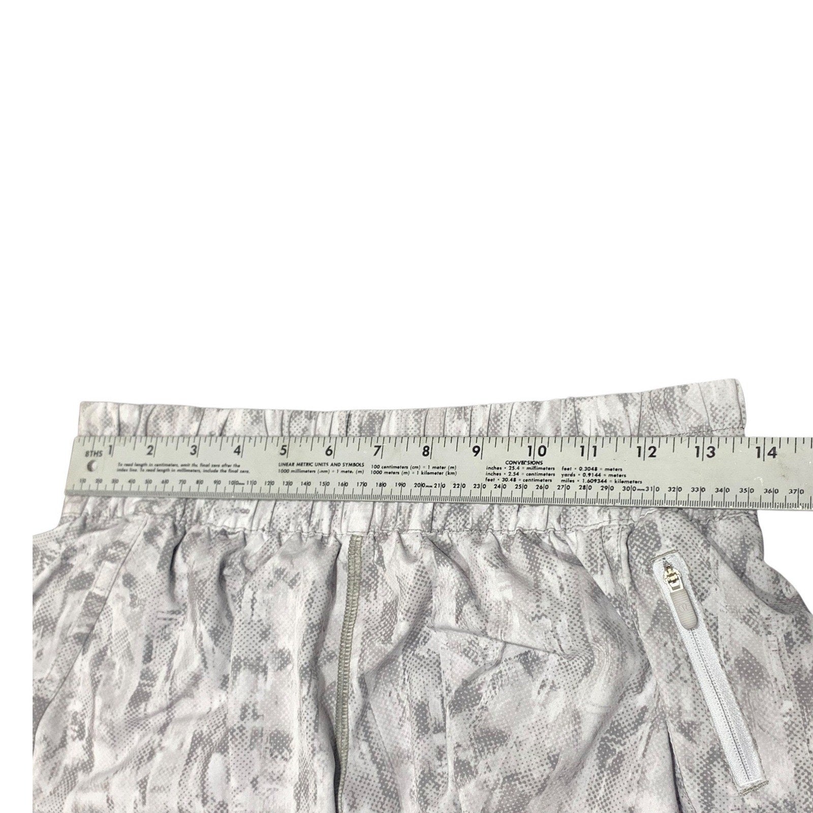 Lululemon Tracker Short V *4" City Breeze Alpine White Multi size 8