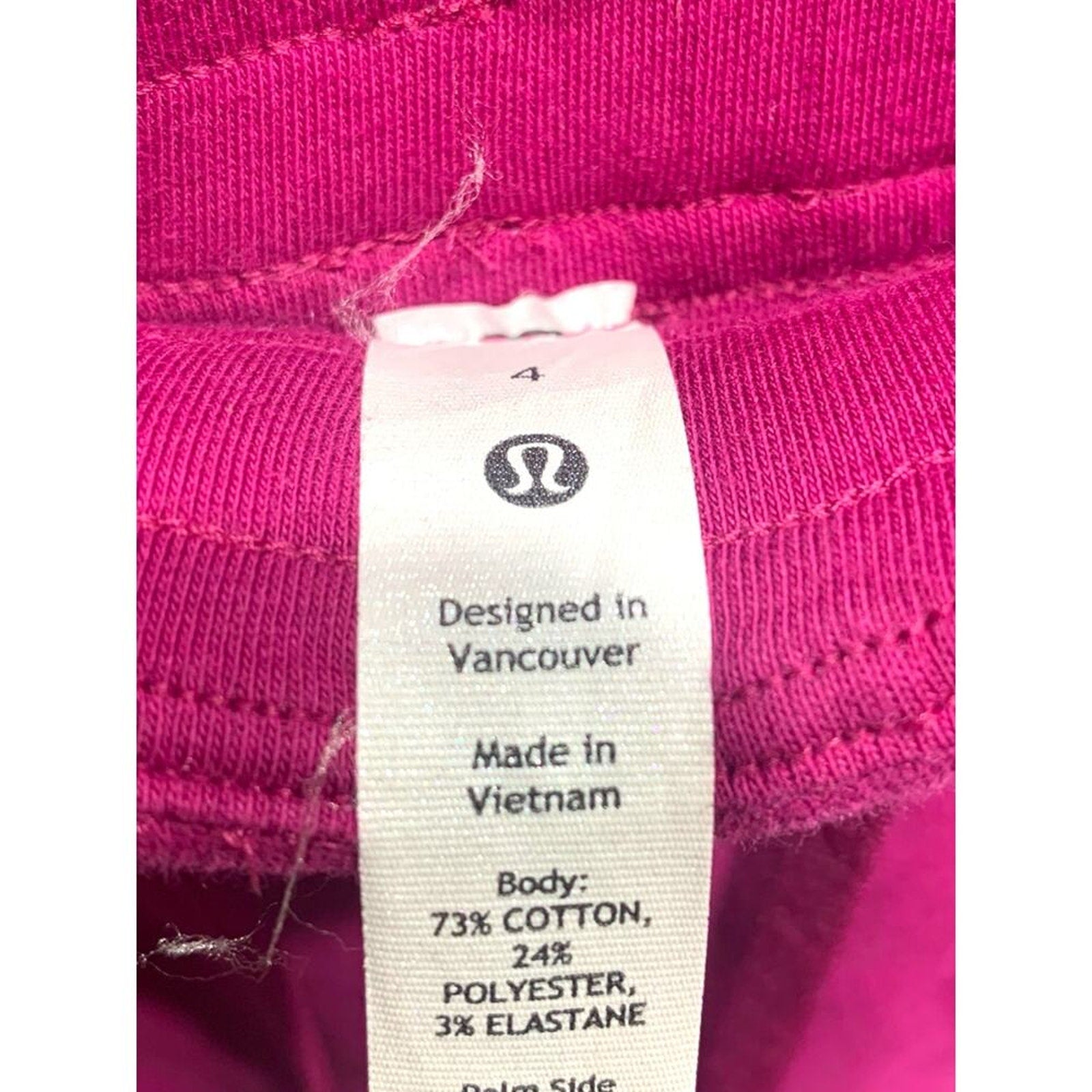 Lululemon Loungeful High-Rise Short 7" Magenta Purple SZ 4‎