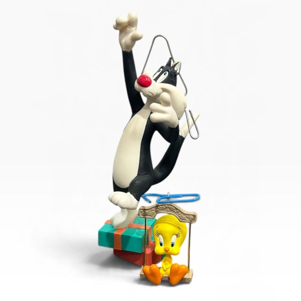 Hallmark 1995 Looney Tunes Sylvester and Tweety Hang-Togethers Ornament Set