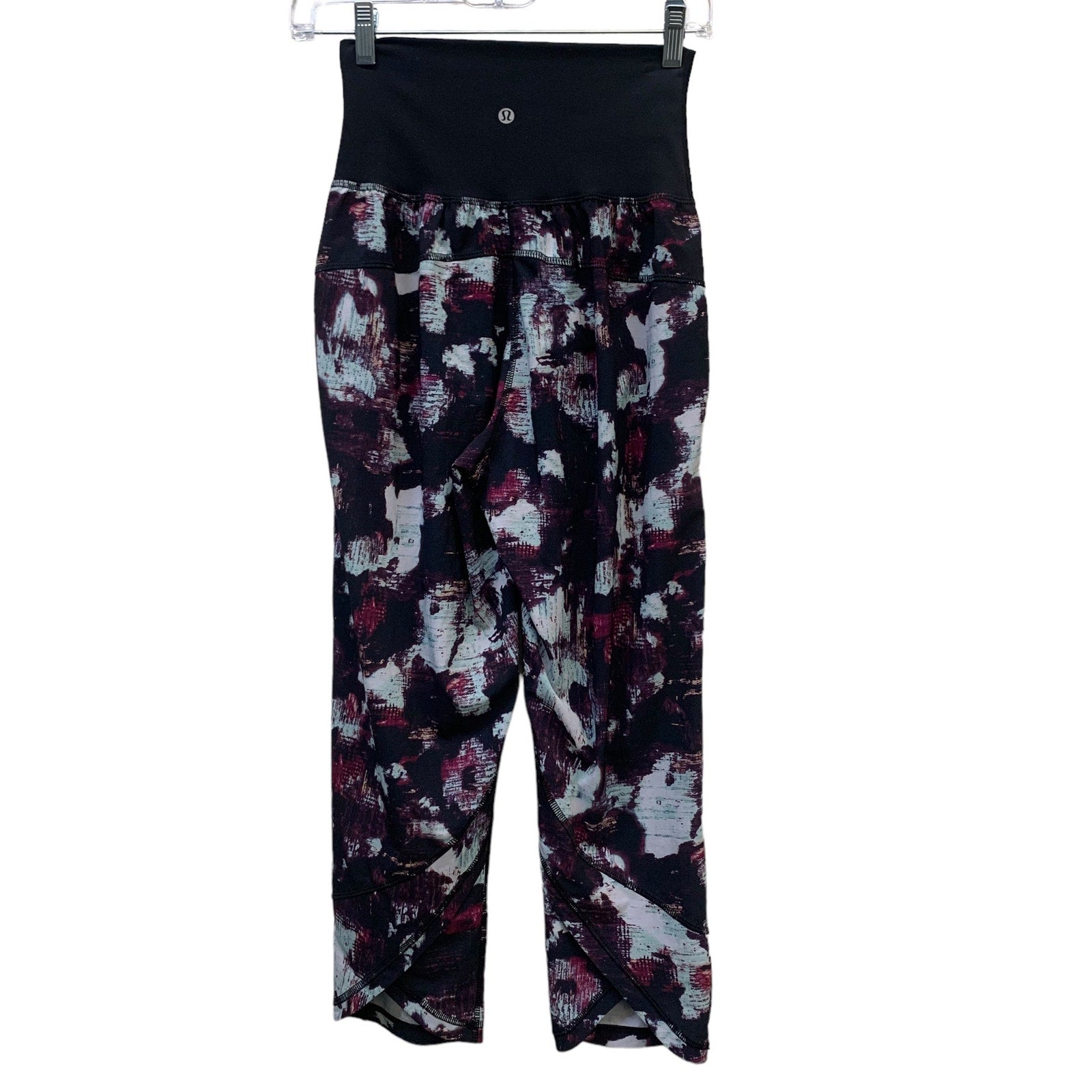 Lululemon Tranquil Crop Kara Blossom Multi / Black SZ 4
