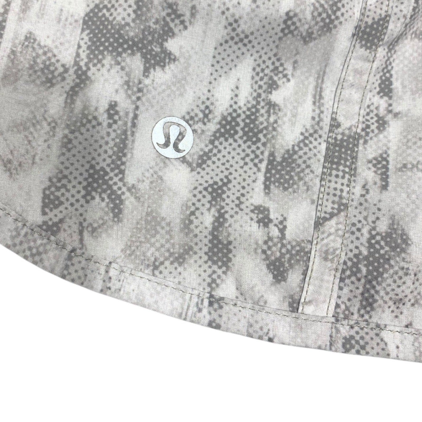 Lululemon Tracker Short V *4" City Breeze Alpine White Multi size 8