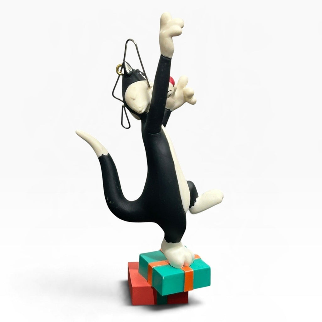 Hallmark 1995 Looney Tunes Sylvester and Tweety Hang-Togethers Ornament Set