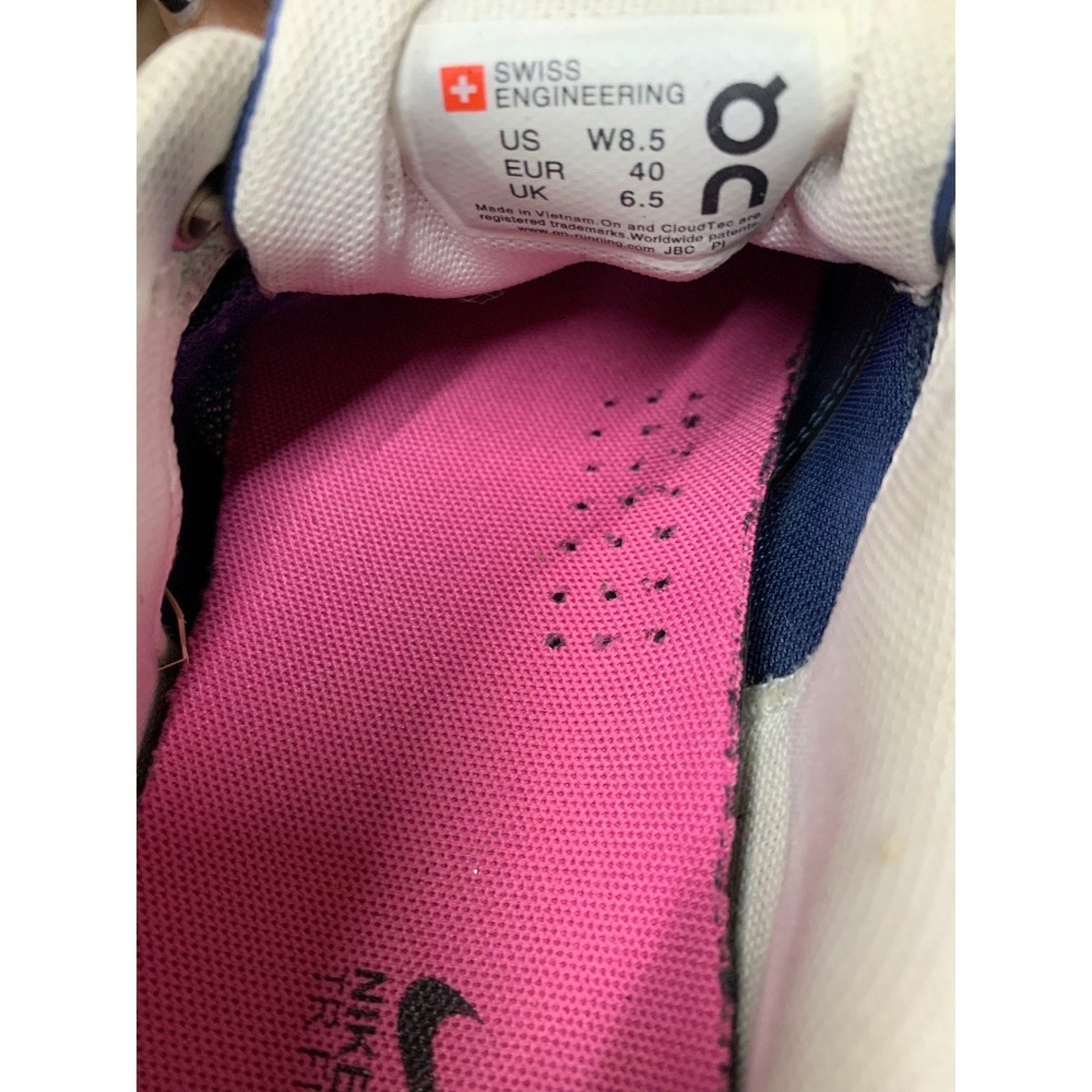 On-Running Women's Cloud Sneakers Denim/White Size 8.5 Running